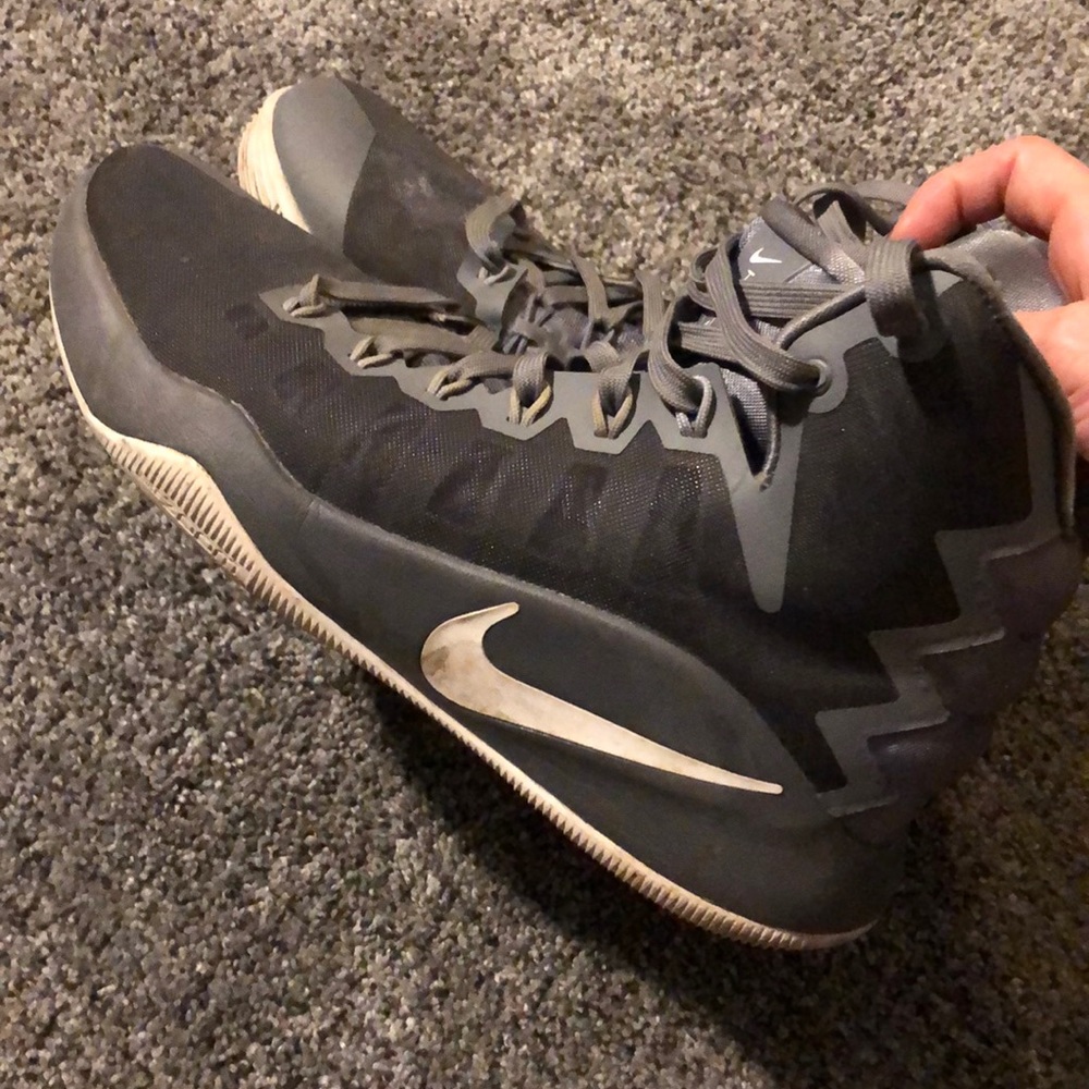 Men’s Nike Zoom Hyperdunk basketball shoes 9.5